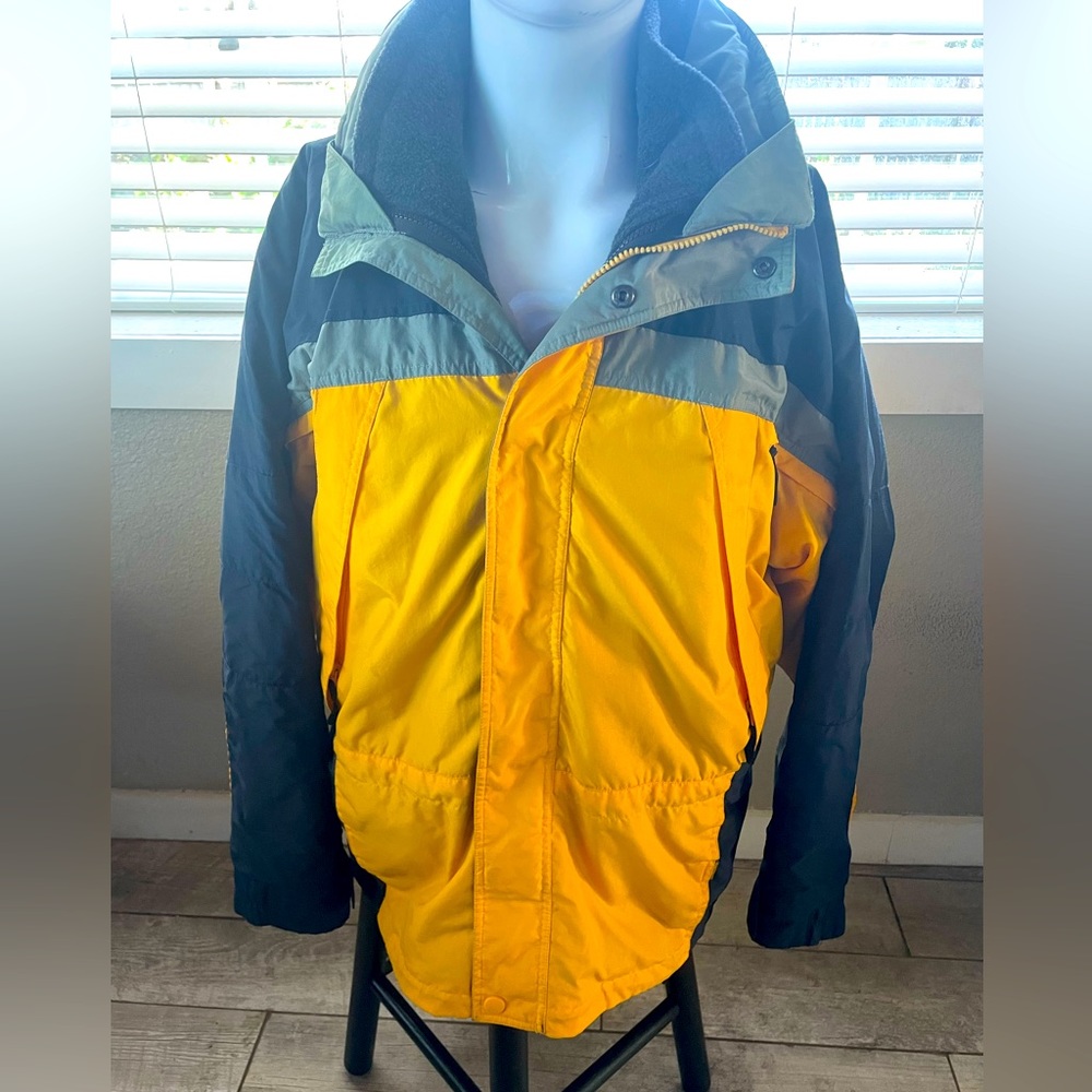 Vintage Roundtree and Yorke, outdoor men’s winter coat, parka. Size large.